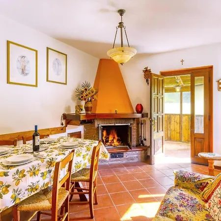 2 Bedroom Stunning In *